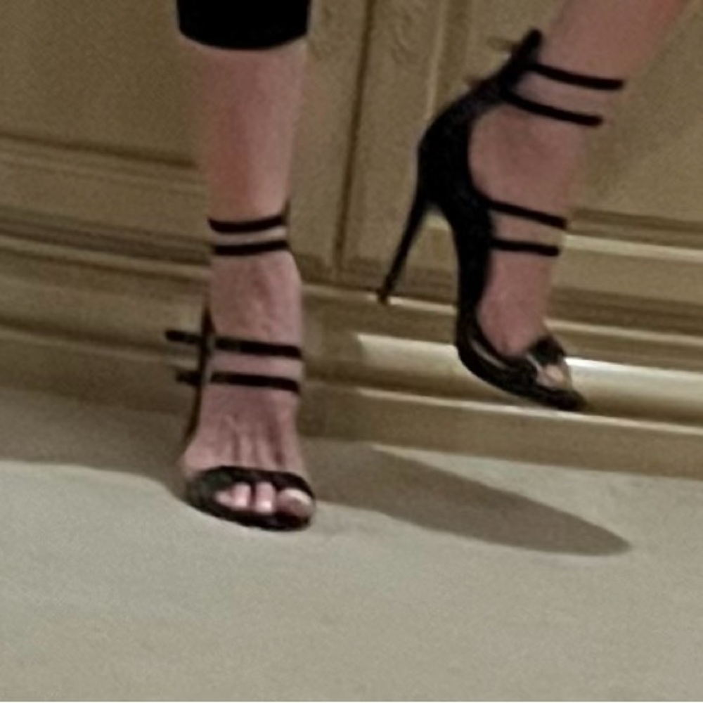 🔥♥️ Black BEBE Croc Embossed Sandals with Patent Leather Straps - Picture 5 of 13